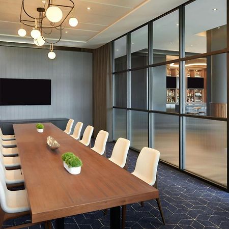 Courtyard By Marriott Calgary Airport Hotel Bagian luar foto