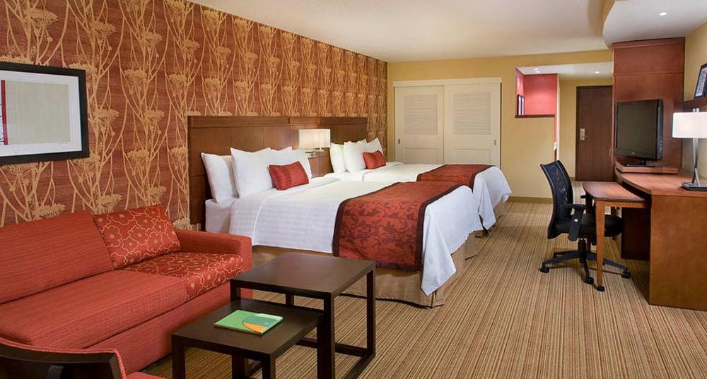 Courtyard By Marriott Calgary Airport Hotel Bagian luar foto
