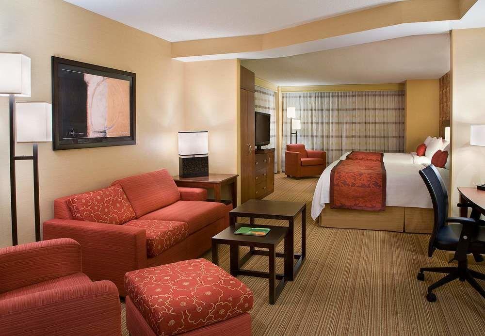 Courtyard By Marriott Calgary Airport Hotel Bagian luar foto