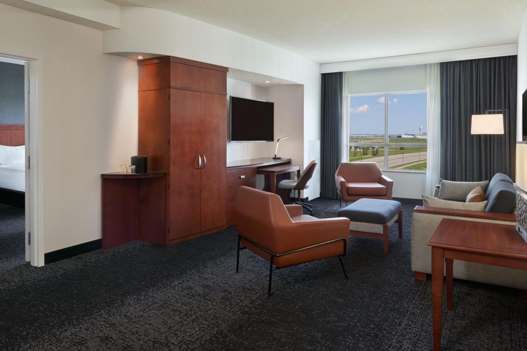 Courtyard By Marriott Calgary Airport Hotel Bagian luar foto
