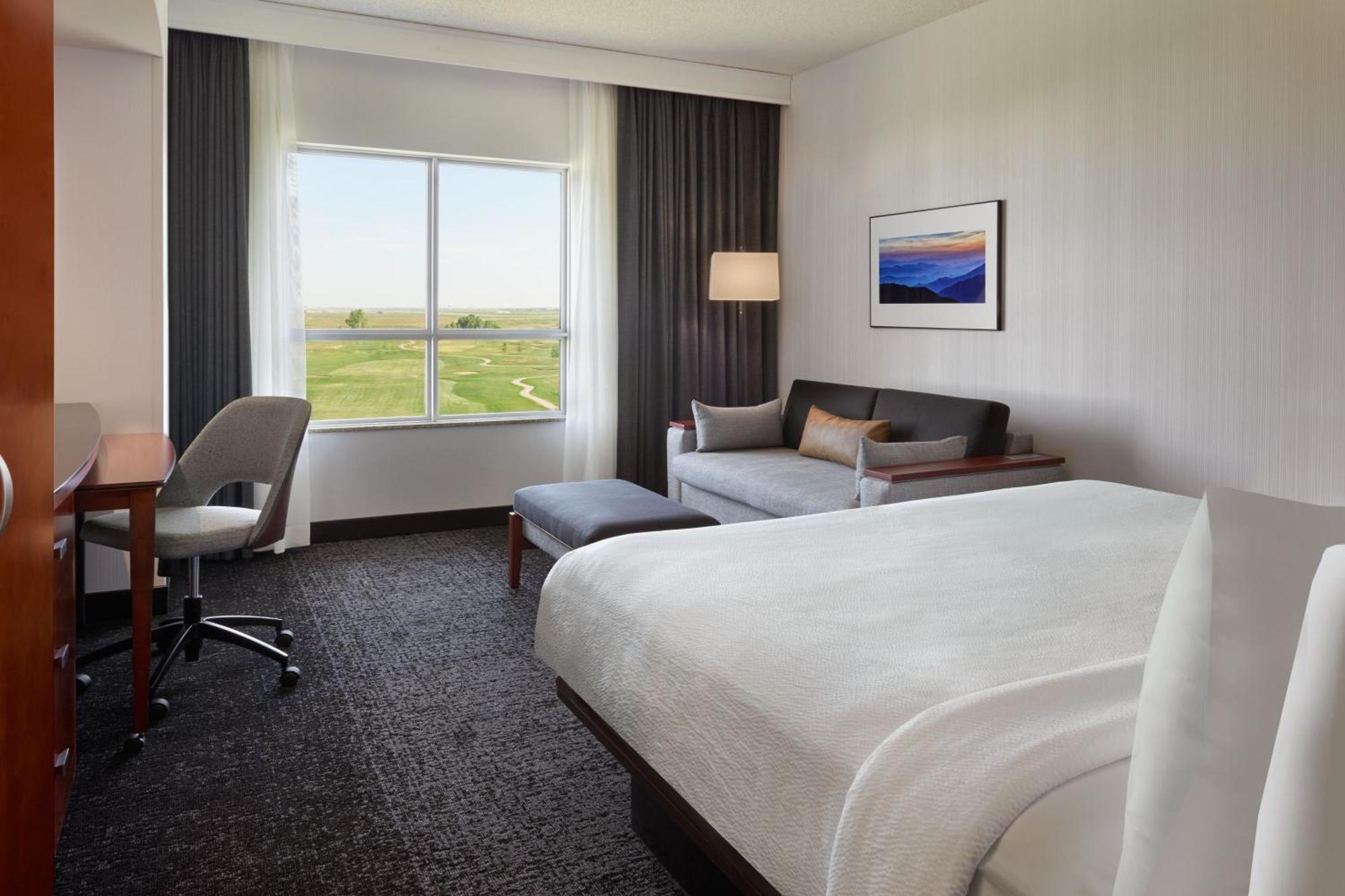 Courtyard By Marriott Calgary Airport Hotel Bagian luar foto