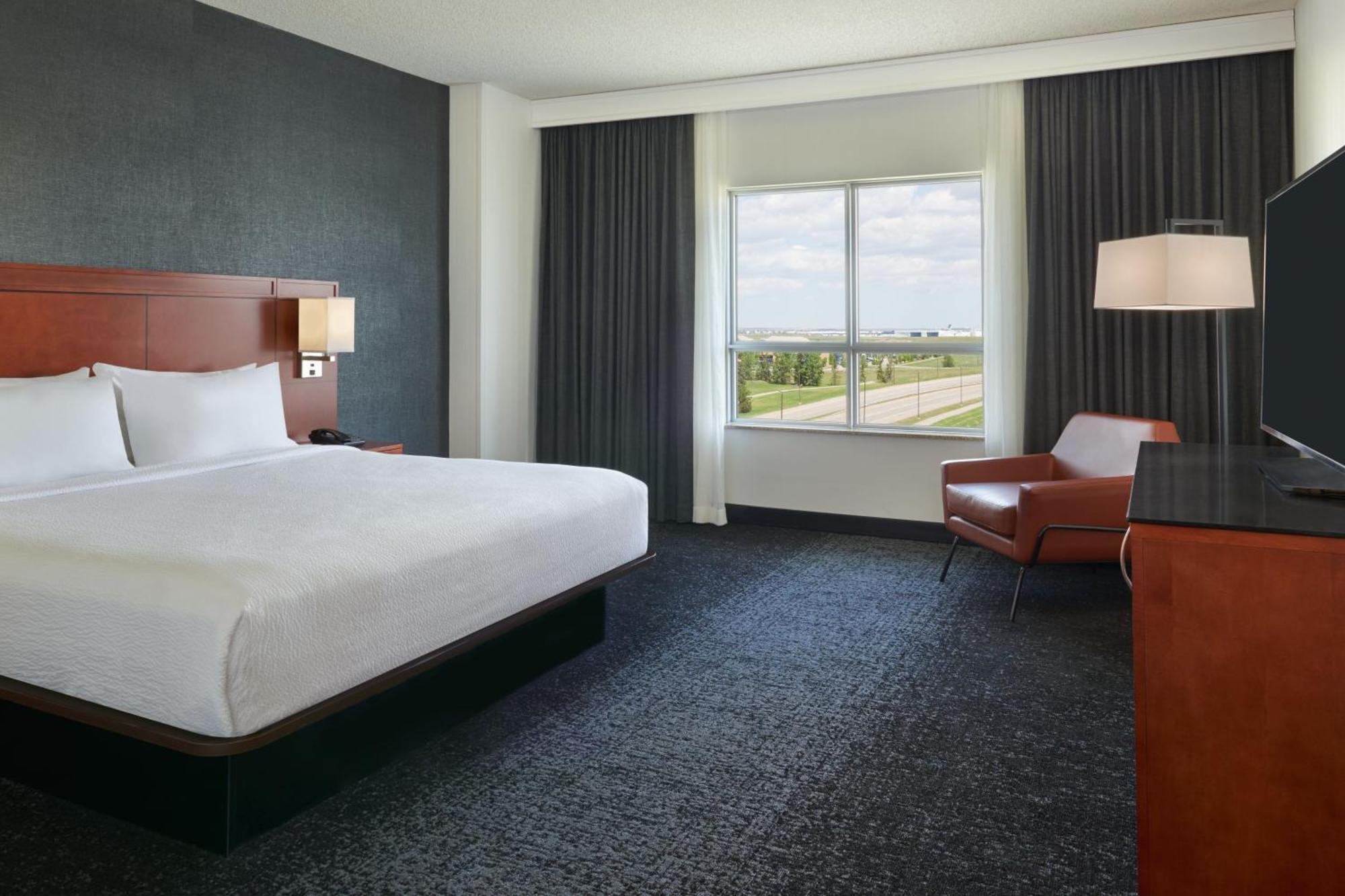 Courtyard By Marriott Calgary Airport Hotel Bagian luar foto