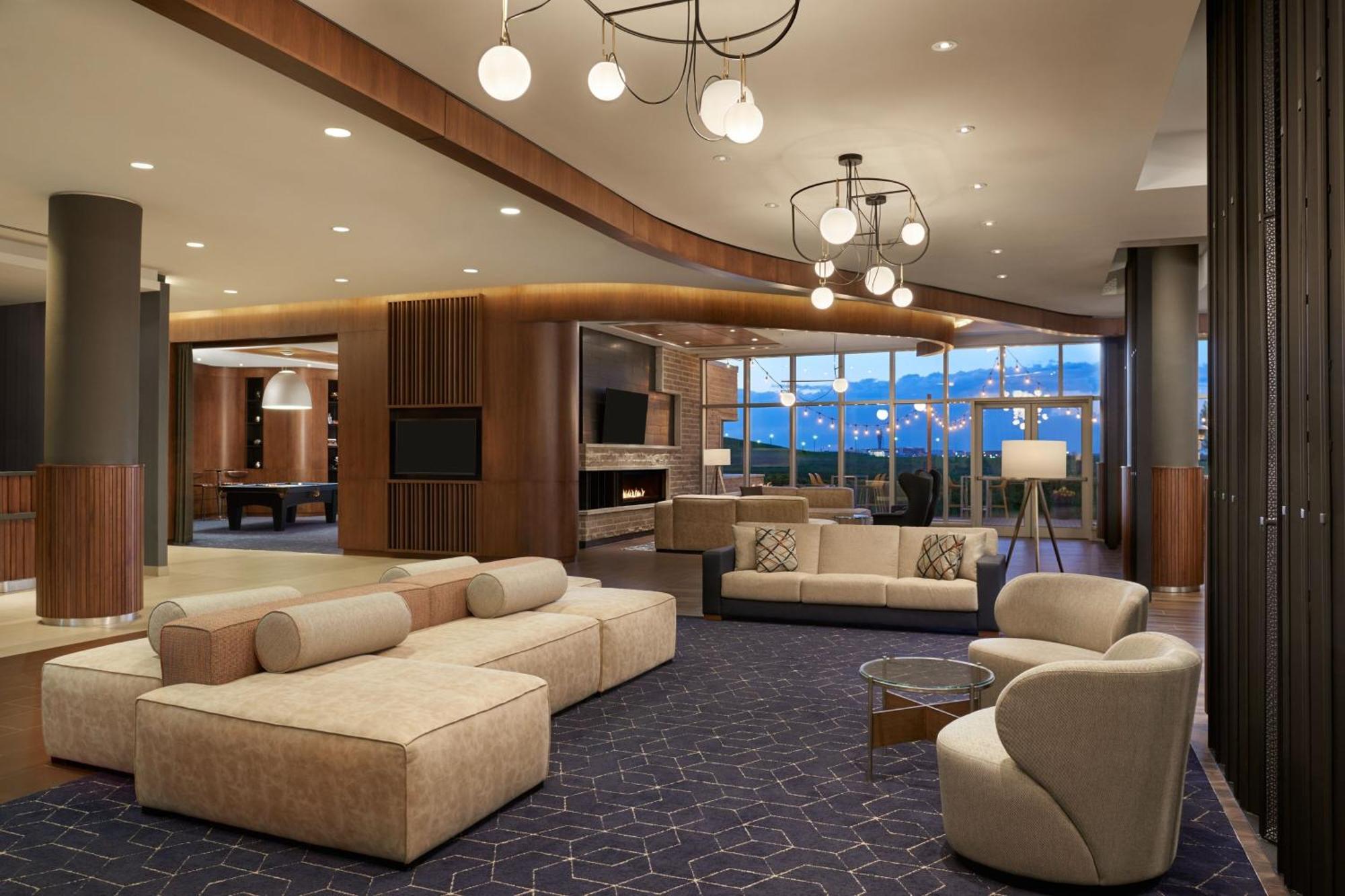 Courtyard By Marriott Calgary Airport Hotel Bagian luar foto