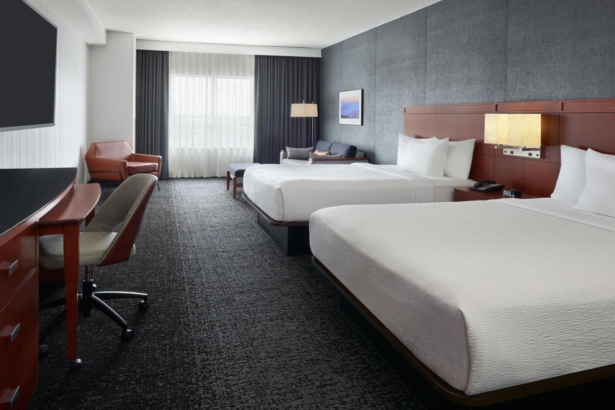 Courtyard By Marriott Calgary Airport Hotel Bagian luar foto