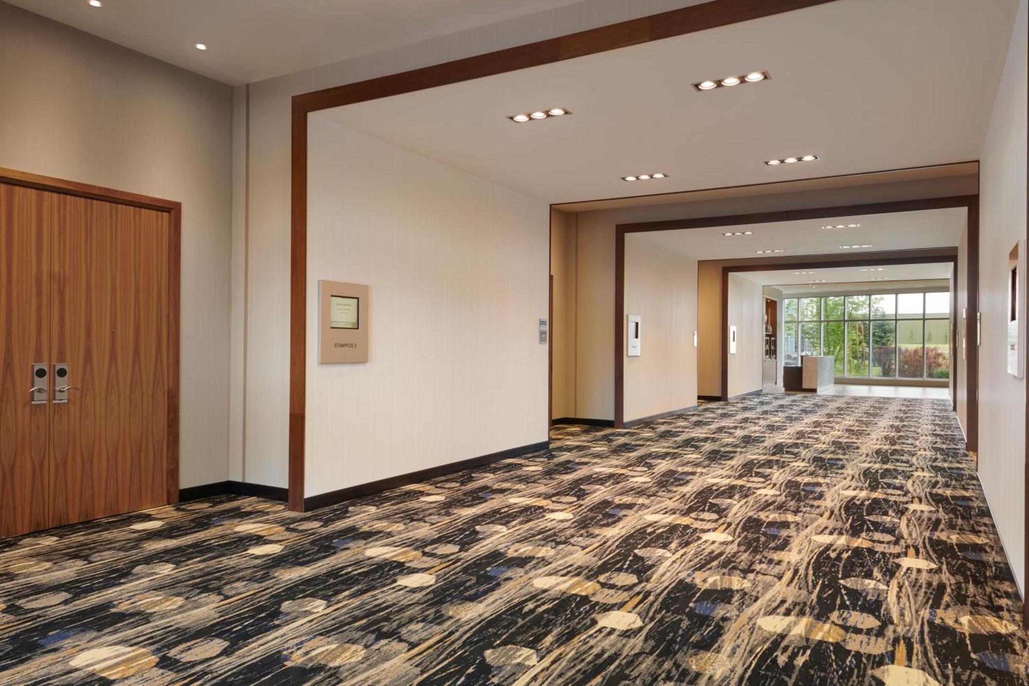 Courtyard By Marriott Calgary Airport Hotel Bagian luar foto