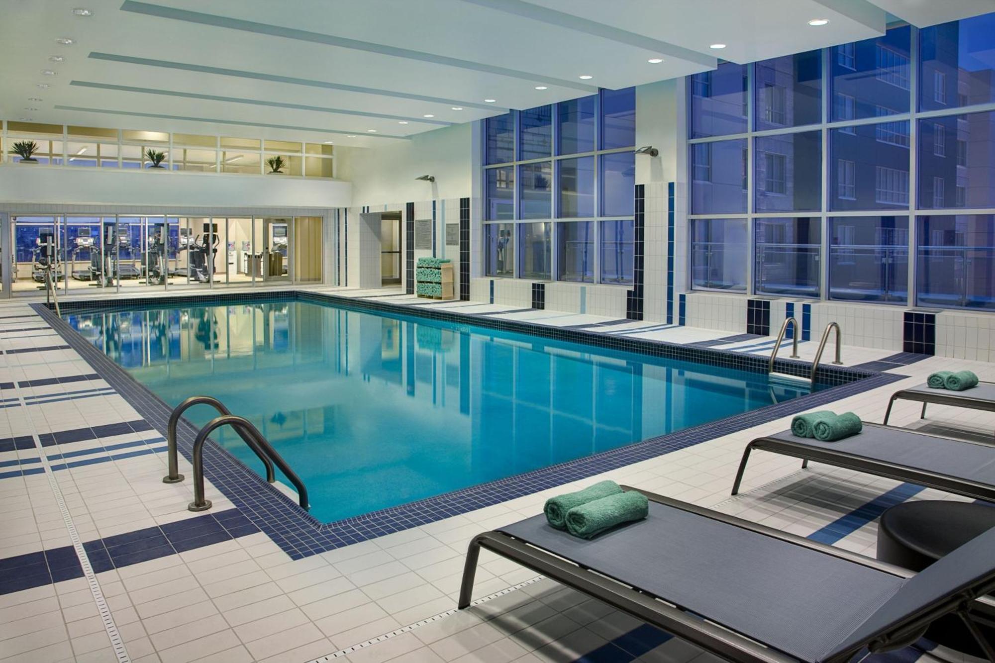 Courtyard By Marriott Calgary Airport Hotel Bagian luar foto