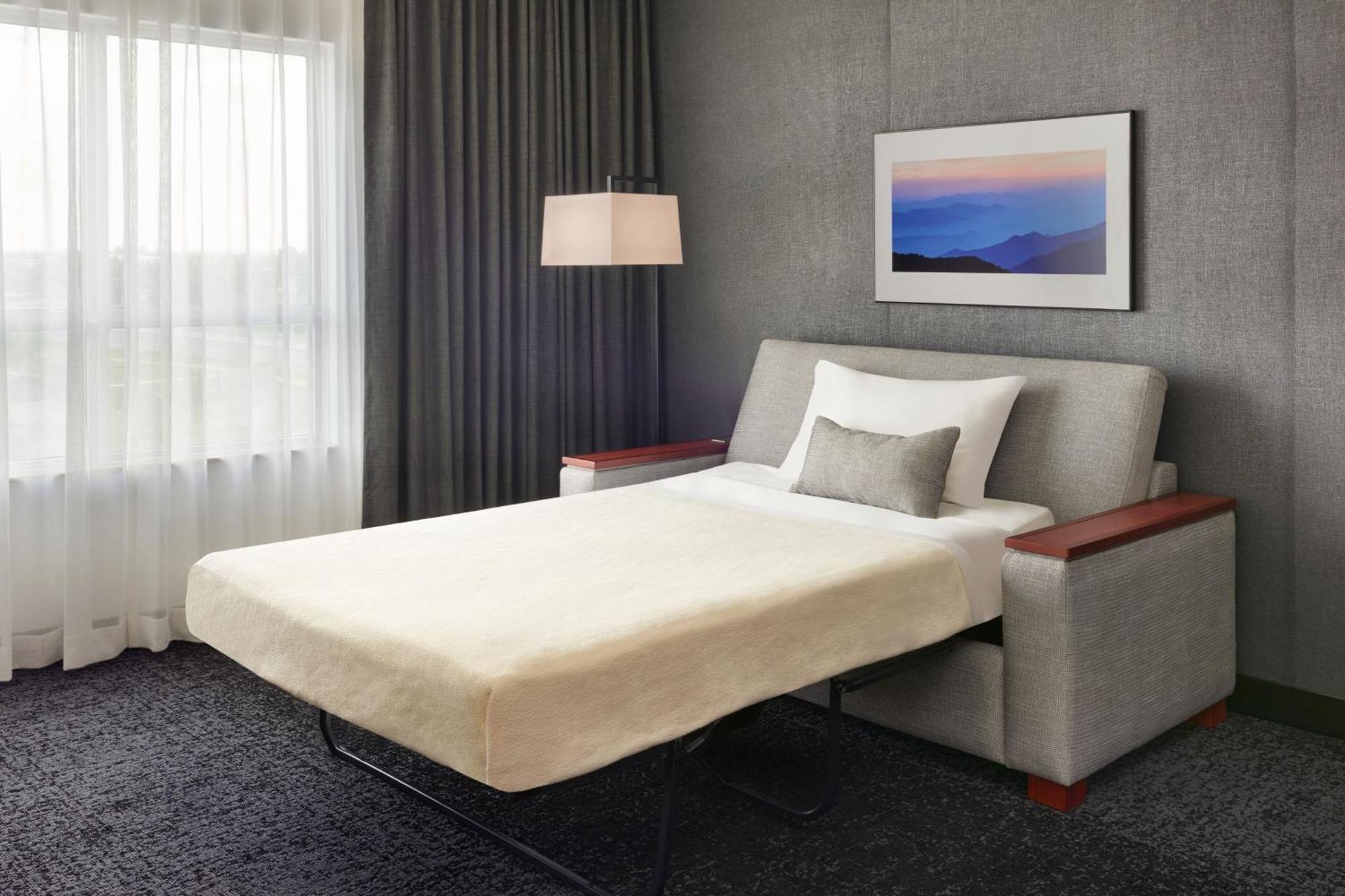 Courtyard By Marriott Calgary Airport Hotel Bagian luar foto