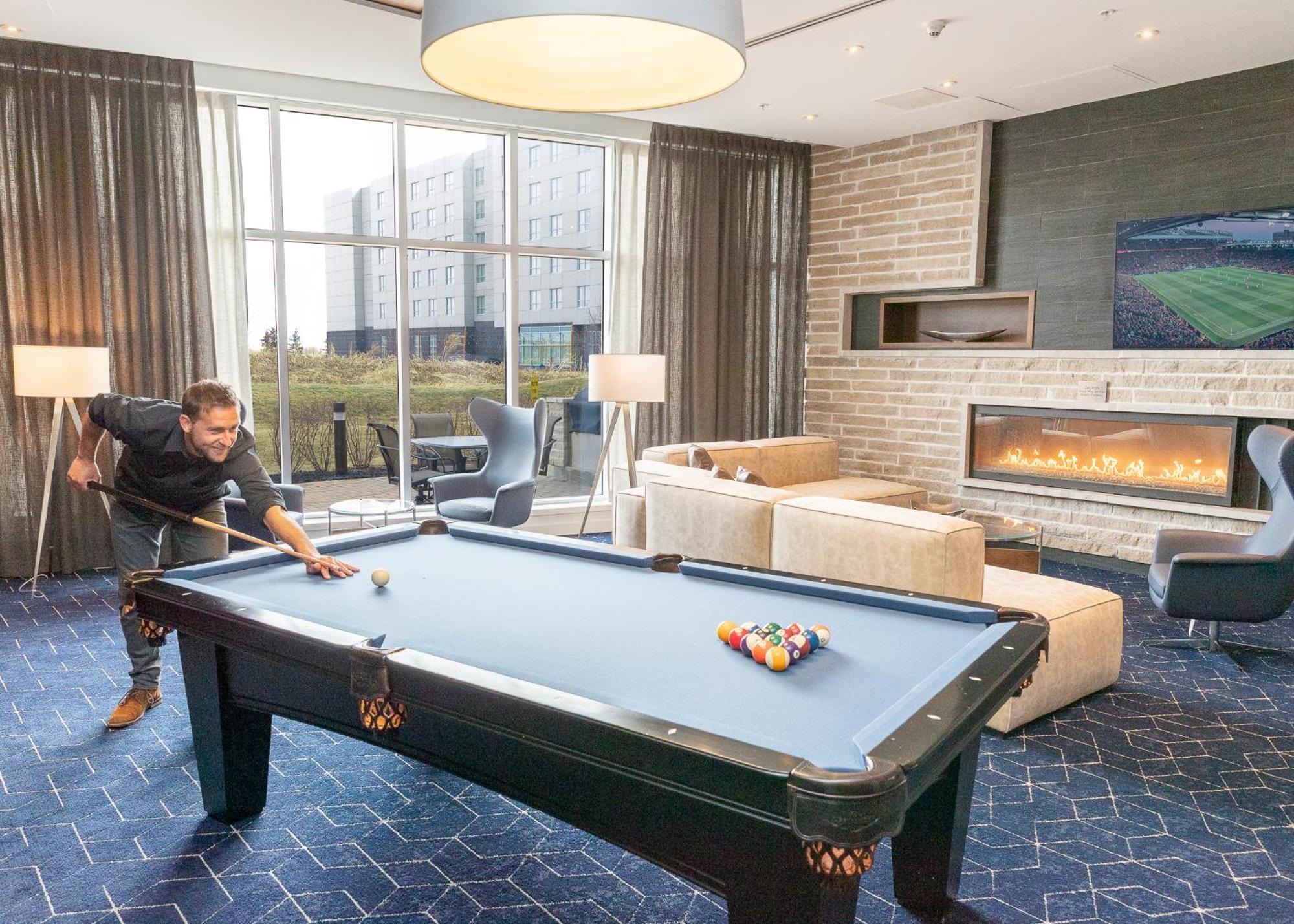 Courtyard By Marriott Calgary Airport Hotel Bagian luar foto