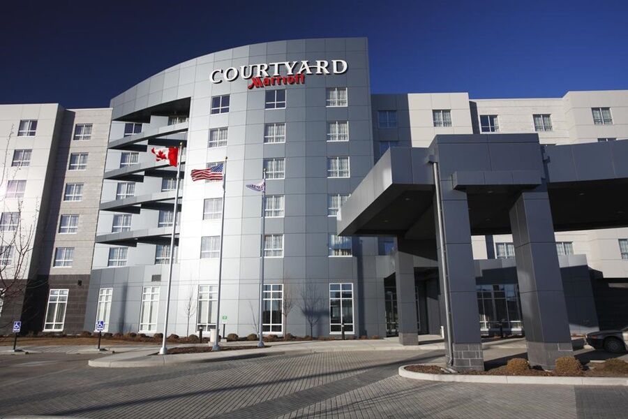 Courtyard By Marriott Calgary Airport Hotel Bagian luar foto